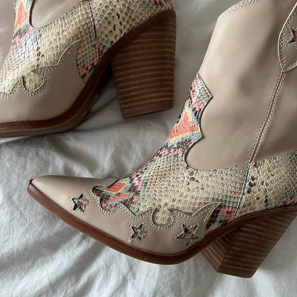 COPY - Aldo x Tezza Leather The Runaway Embossed Western Boots in Beige. - Picture 7 of 9